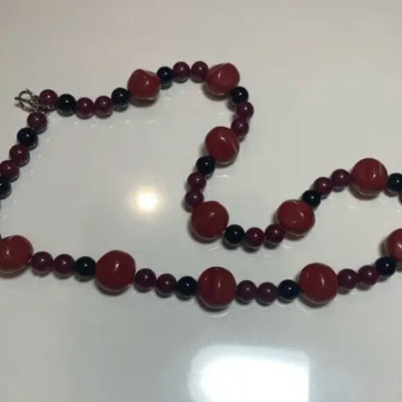 Red and Black Beaded Necklace - Picture 1 of 2